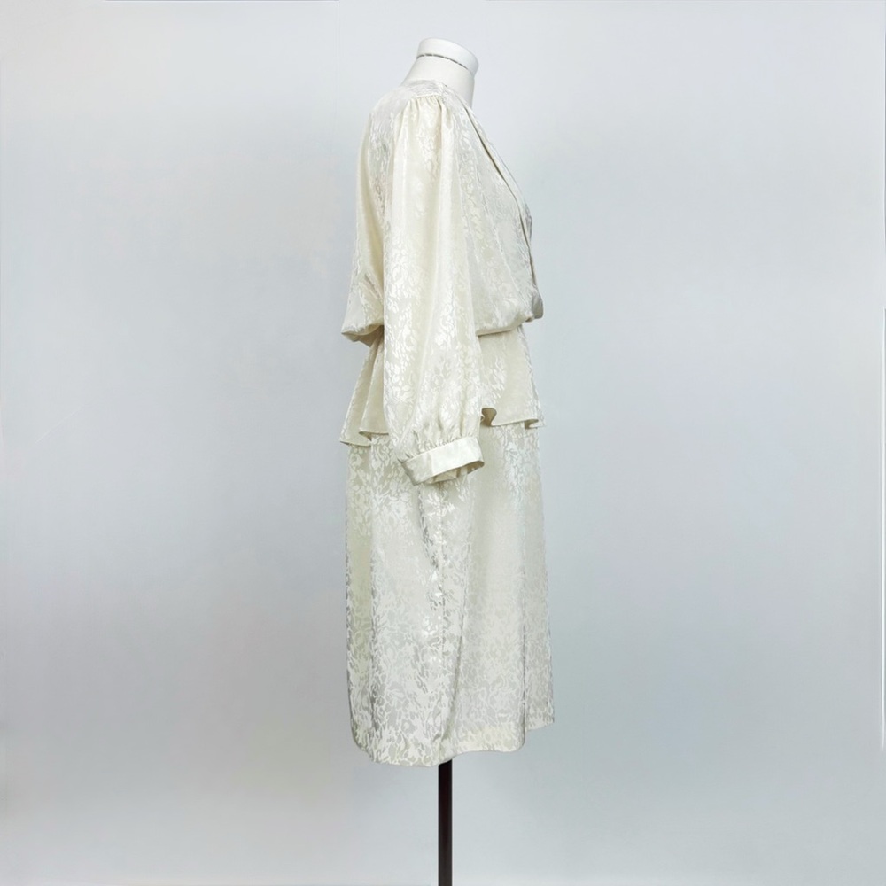 Vintage 80’s Jacquard Patterned Surplice Peplum Midi Dress in Ivory | Size M/L - Picture 3 of 8